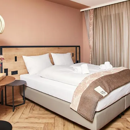 Homebound - Contactless Check-in 4*