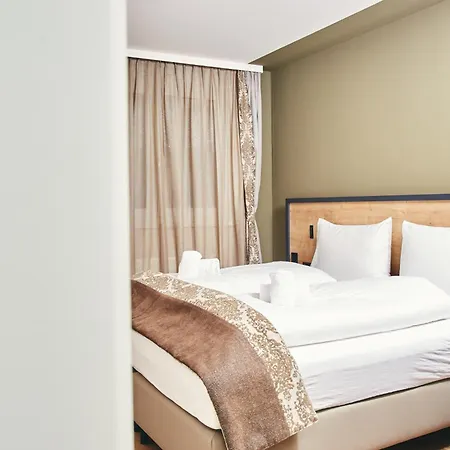 Homebound - Contactless Check-in 4*