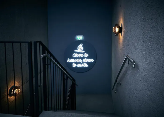 Homebound - Contactless Check-in 4*