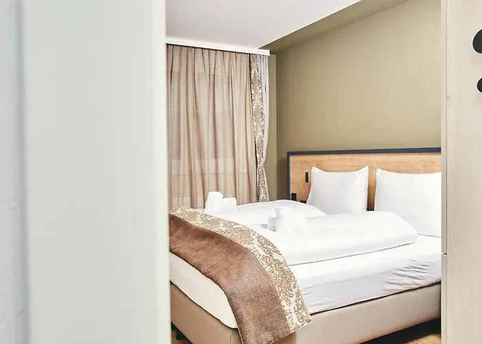 Homebound - Contactless Check-in 4*